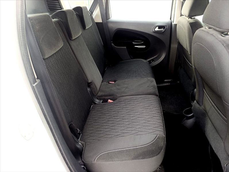 Citroën C3 Picasso 1,6 HDi REZERVOVANO Automat .A - fotka 23 z 33