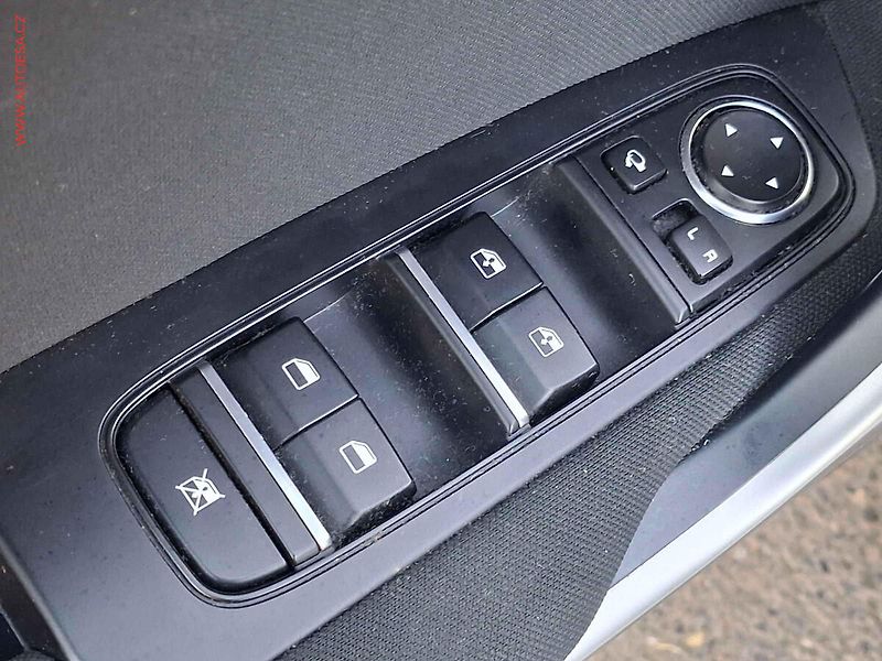 Kia Ceed (2022) 1.5T-GDi, 1.maj,ČR, Navigace - fotka 11 z 17