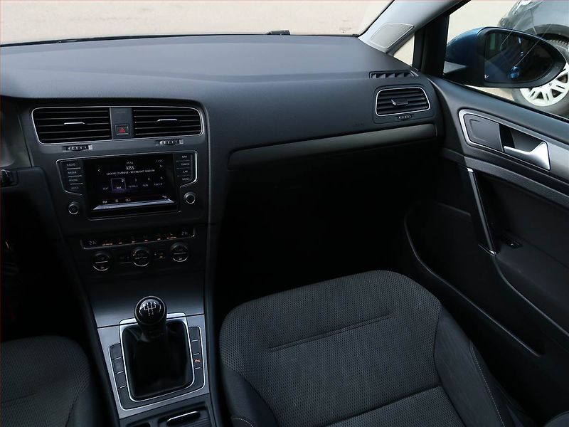 Volkswagen Golf (2013) 1.6 TDI, Serv.kniha, Navi - fotka 8 z 17