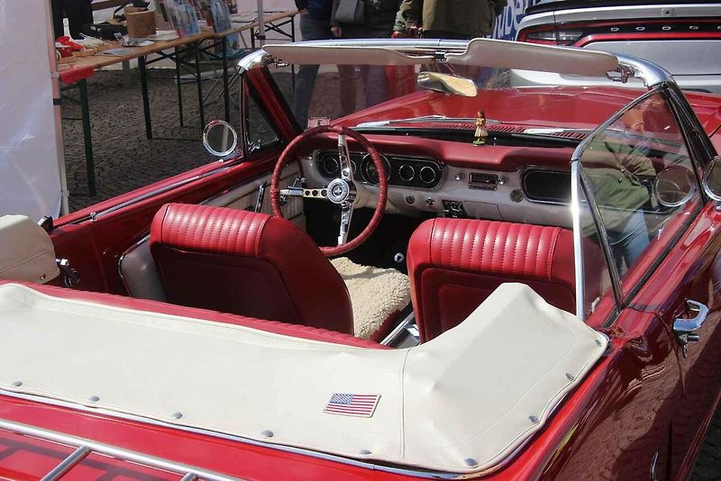 V Příbrami se sjela historická auta a motorky v rámci tradiční akce Česká Route 66.