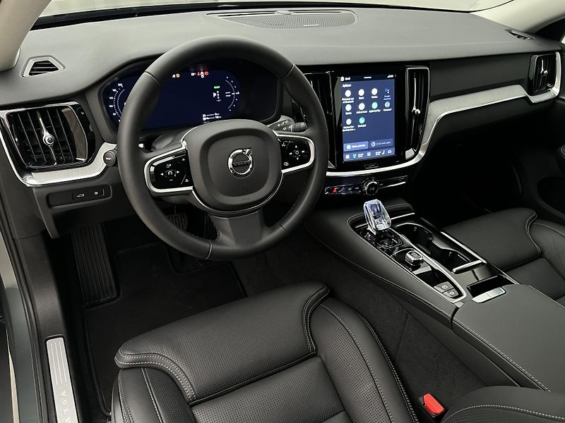 Volvo V60 T8 AWD BRIGHT PLUS AUT CZ  - fotka 4 z 48