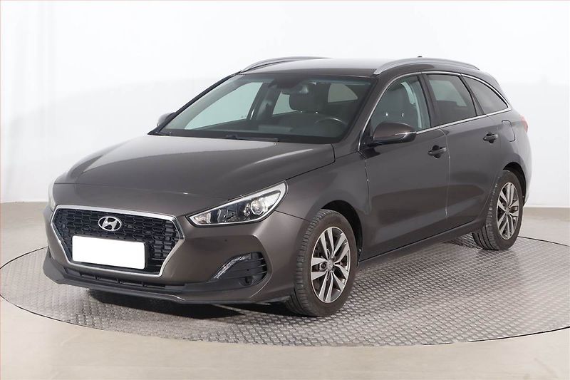 Hyundai i30 (2019) Family 1.4 T-GDI, Serv.kniha - fotka 2 z 22