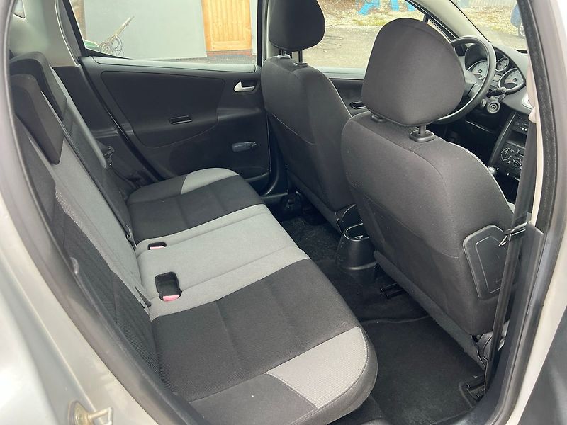 Peugeot 207 1.4 16V - fotka 9 z 14