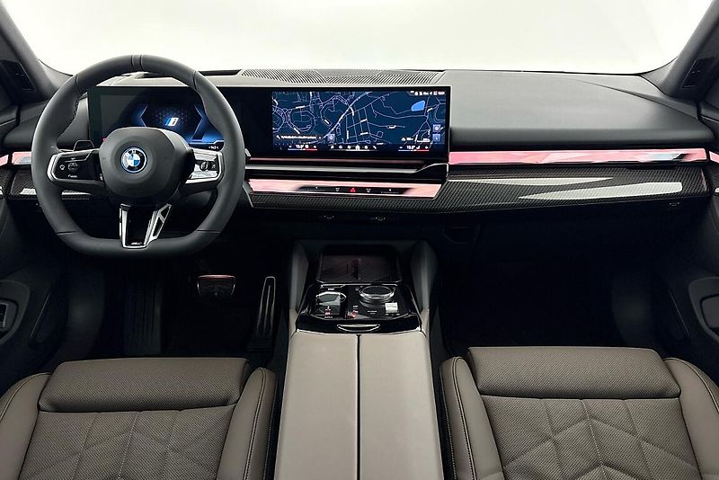 BMW i5 xDrive40 Touring - fotka 15 z 26