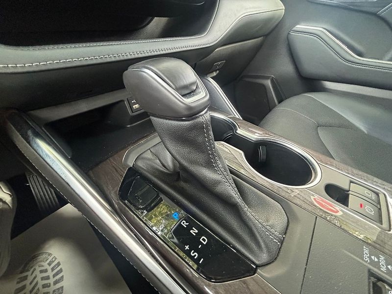 Toyota Highlander 2.5HEV e-CVT.CZ.DPH.PRESTIGE.1 - fotka 24 z 40