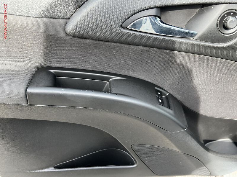 Opel Meriva (2016) 1.4i, ČR, Klima - fotka 11 z 16