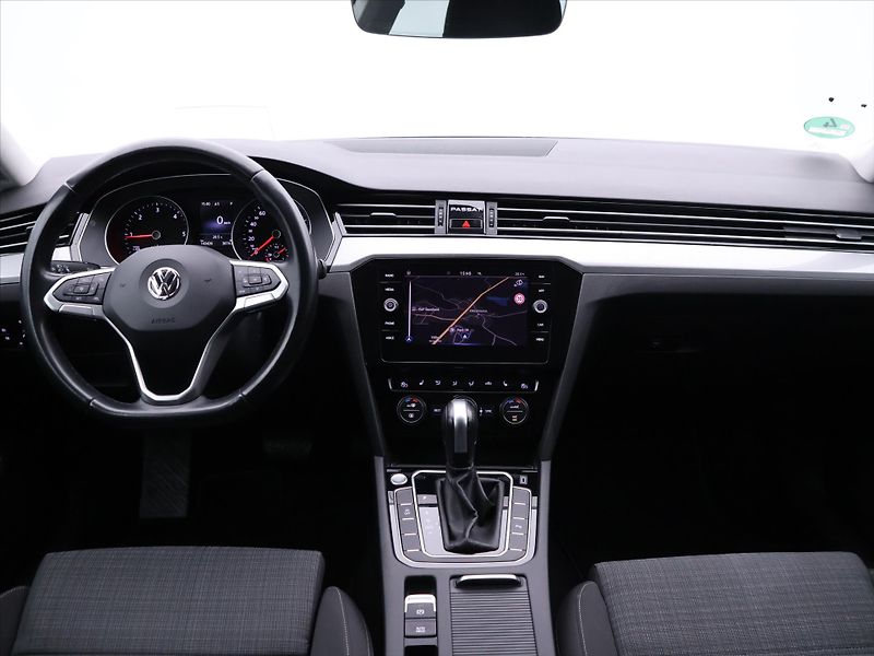 Volkswagen Passat 2,0 TDI 110kW DSG 1.Maj. DPH - fotka 32 z 39