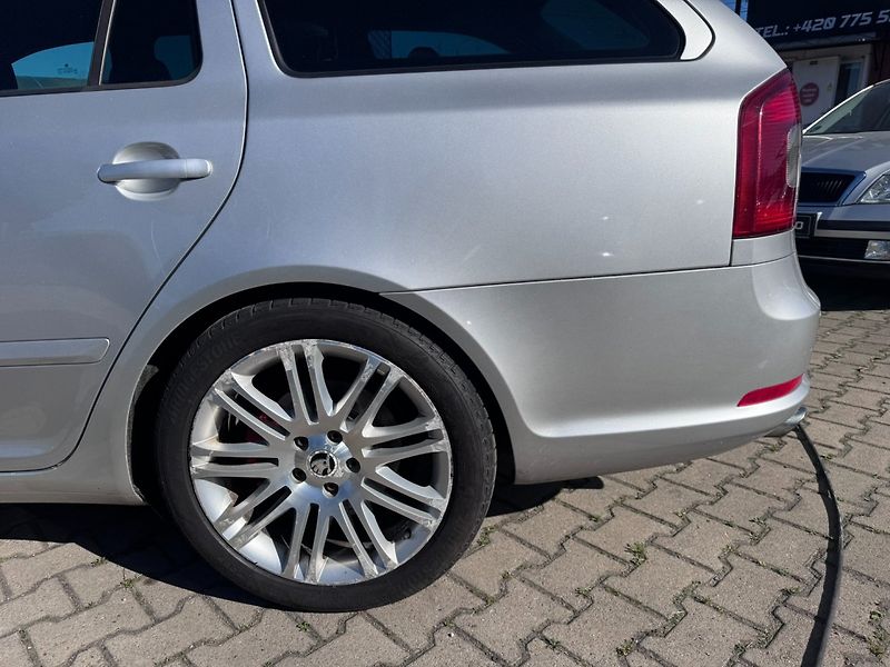 Škoda Octavia (2007) RS 2,0 TDI 125 KW 2X KOLA - fotka 14 z 50