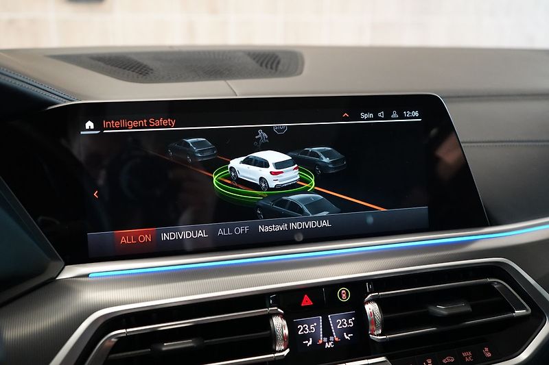 BMW X5 40d xDrive, Nezávislé, Vzduch - fotka 36 z 50