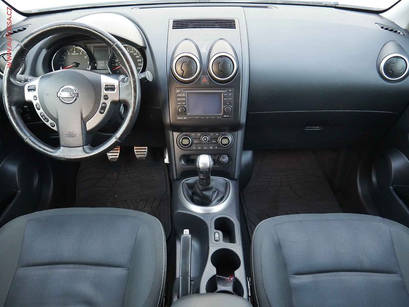 Nissan Qashqai (2011) 1.6i, AC, tempomat - fotka 7 z 21