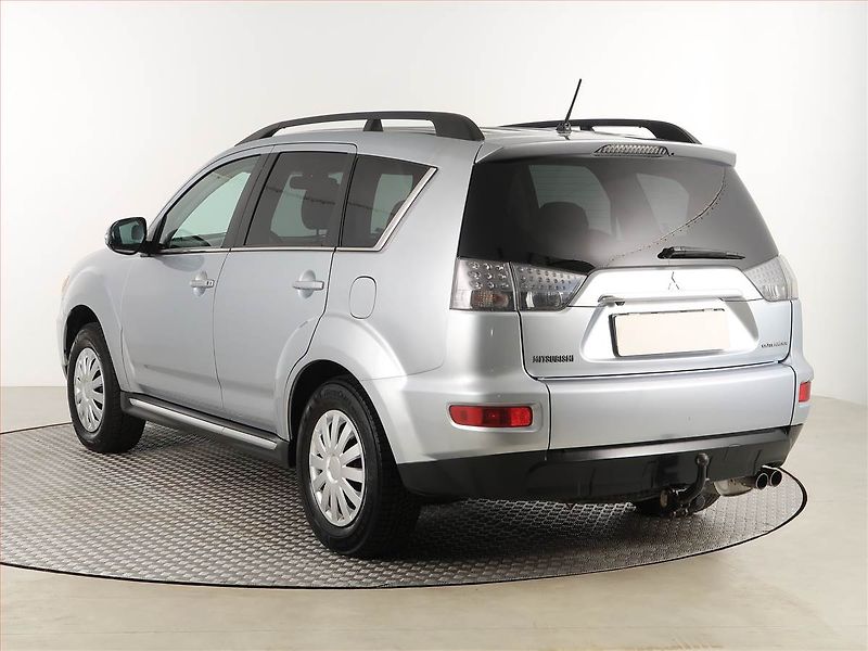Mitsubishi Outlander (2010) 2.2 DI-D, 4X4, Automat - fotka 4 z 21