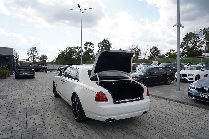 Rolls-Royce Ghost 6.75i V12  570 PS - fotka 12 z 45