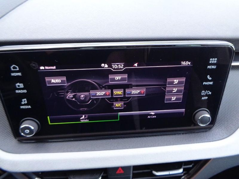 Škoda Scala 1.0 TSI 7DSG SELECTION 85 kW - fotka 17 z 30