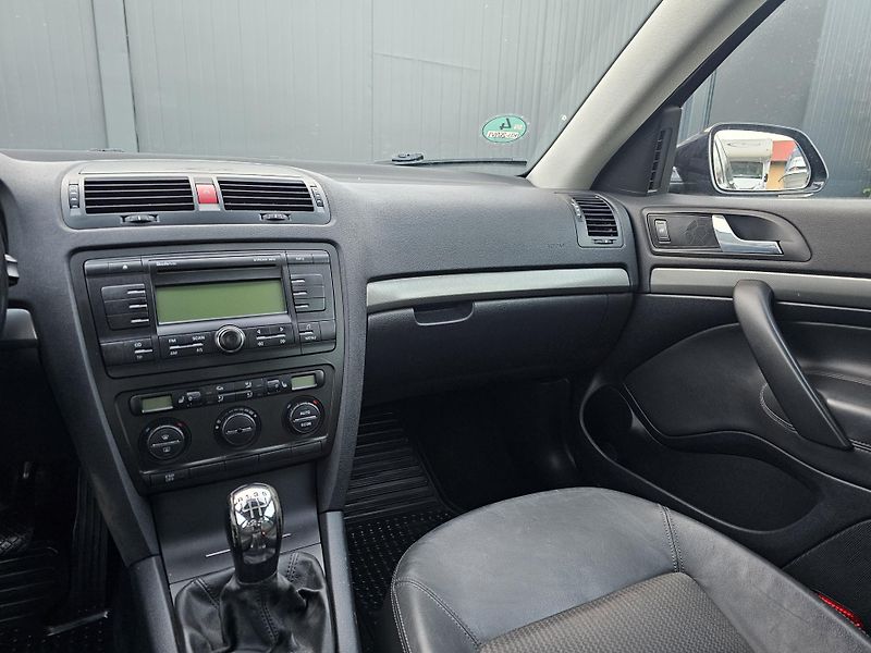 Škoda Octavia 1.9 TDI 77kW,KŮŽE,VÝHŘEVY - fotka 17 z 43