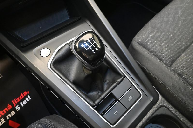 Volkswagen Golf 2,0 TDI 110kW Life LED Záruka - fotka 22 z 31
