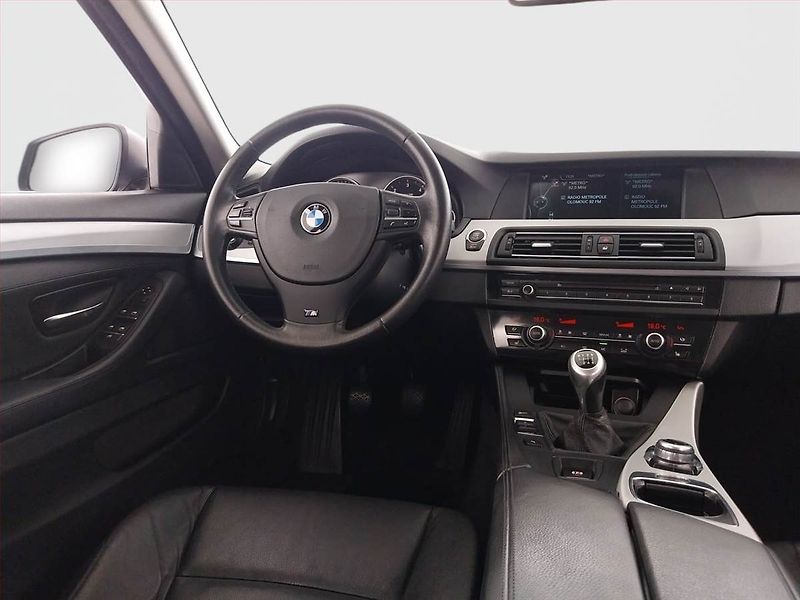 BMW Řada 5 (2013) 520d, Navi, Xenony, Tempomat - fotka 7 z 21