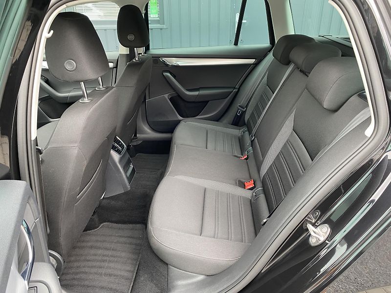 Škoda Octavia 1.4 TSI 110kW - 1xMAJ. - NAVI - fotka 33 z 45