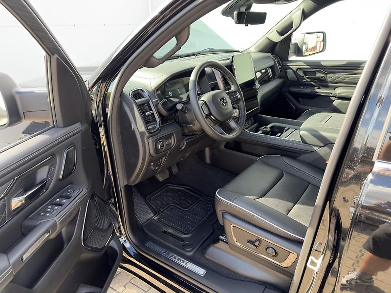 RAM 1500 (2026) Limited 5.7 V8 HEMI 2026 - fotka 13 z 37