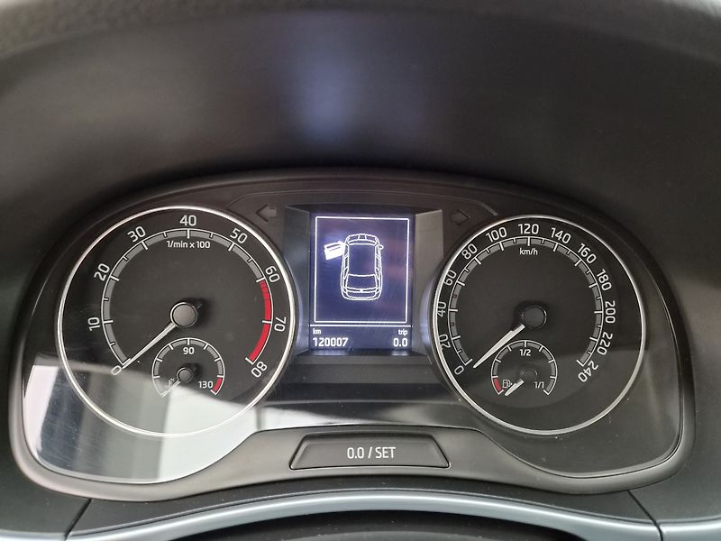 Škoda Fabia 1,0 TSI Ambition Plus - fotka 9 z 21