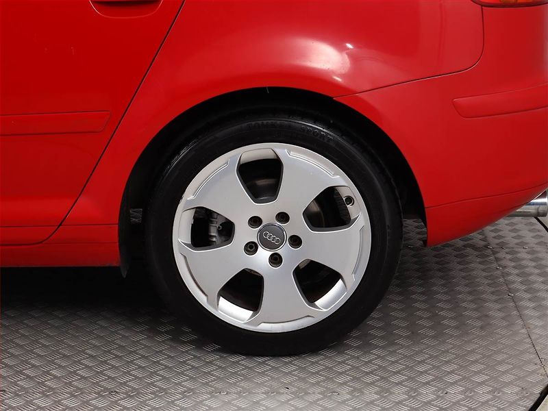 Audi A3 (2007) 1.6, po STK, oblíbený vůz - fotka 12 z 13
