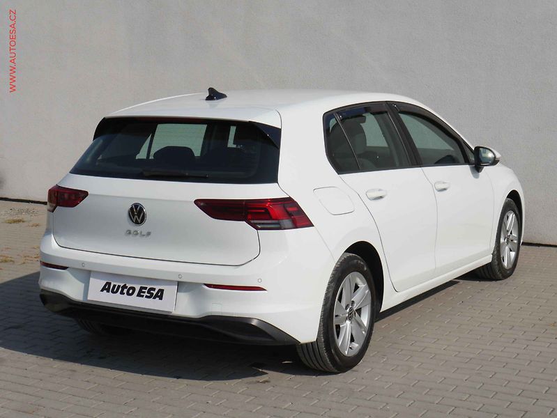 Volkswagen Golf (2023) 1.0TSi, 2.maj,ČR, Life, LED - fotka 4 z 18