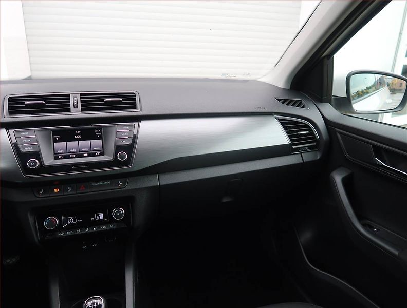 Škoda Fabia (2015) Style 1.4 TDI, Park. senzory - fotka 8 z 21