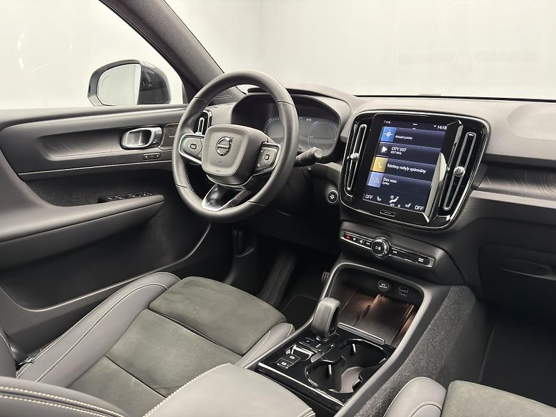 Volvo XC40 T4 RECHARGE ULTIMATE AUT - fotka 26 z 51