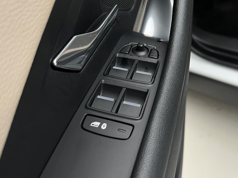 Jaguar E-Pace P250 AWD AUT - fotka 43 z 44