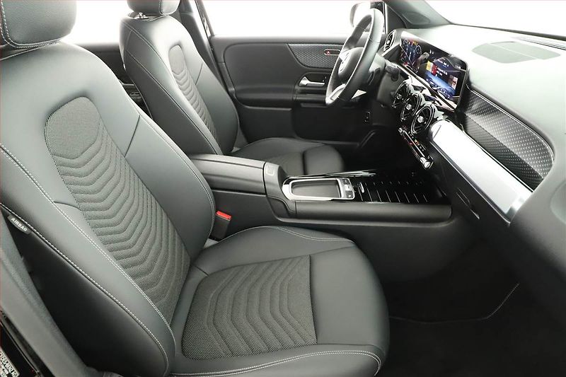 Mercedes-Benz GLB (2024) 200 d 4MATIC - fotka 7 z 20