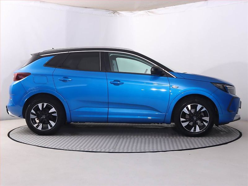 Opel Grandland X (2022) Ultimate 1.5 CDTI - fotka 6 z 22