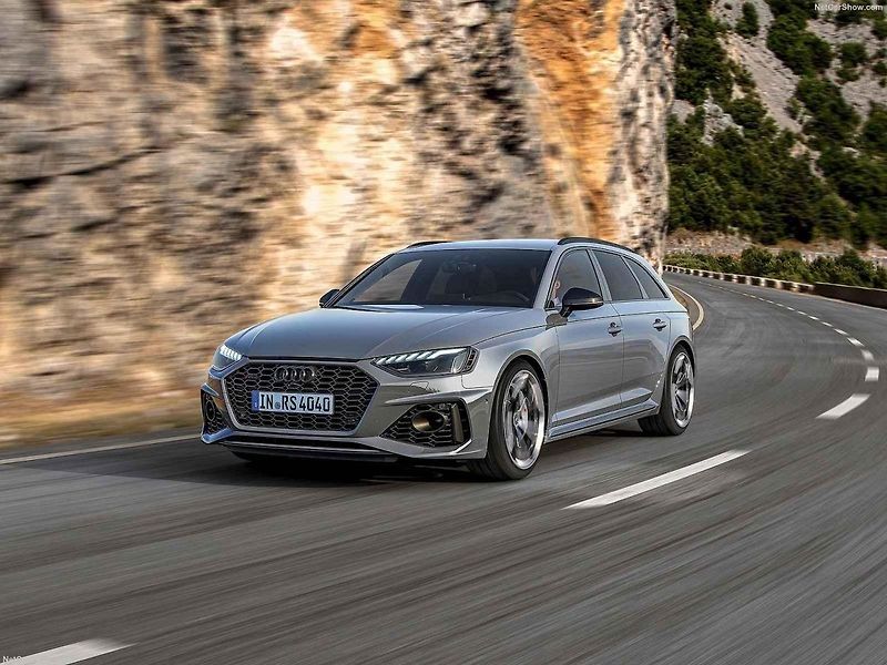 Audi 80 na dobové reklamní fotografii