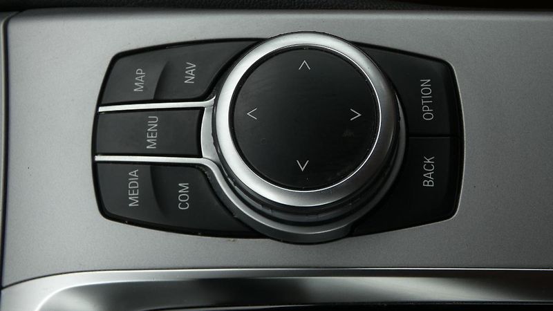 BMW Řada 5 530d xDrive - fotka 18 z 25