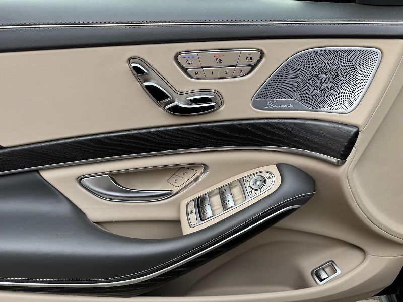 Mercedes-Benz Třídy S S560-4M-DESIGNO-LCD-R20-ČR - fotka 13 z 39