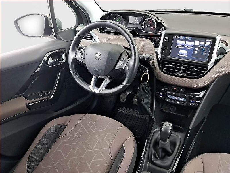 Peugeot 2008 (2015) 1.4 HDi, Tempomat - fotka 7 z 18