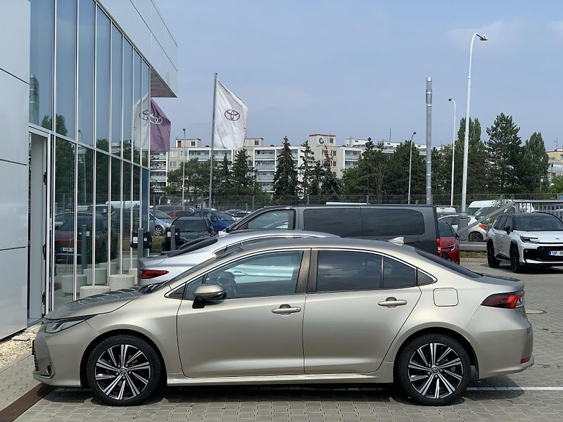 Toyota Corolla SD COMFORT STYLE TECH 1.5 VVTi - fotka 4 z 28