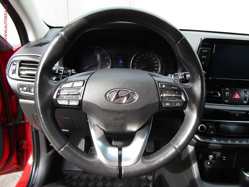 Hyundai i30 (2021) 1.0 T-GDi, 1.maj,ČR, AT - fotka 19 z 21
