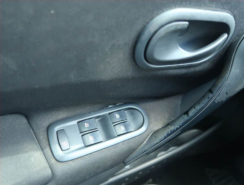 Renault Mégane (2004) Confort 1.6 16V , nová STK - fotka 15 z 15