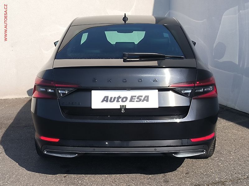 Škoda Superb (2023) 2.0 TSi, ČR, SportLine, DSG - fotka 5 z 21