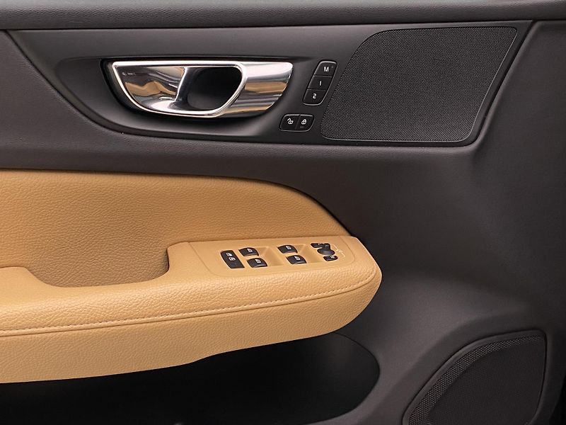 Volvo V60 D4 AWD INSCRIPTION AUT - fotka 28 z 46