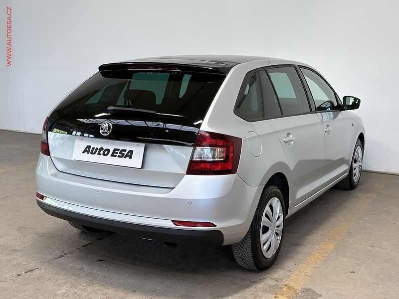 Škoda Rapid (2014) 1.2 TSi, Style, xenon, panor - fotka 4 z 16