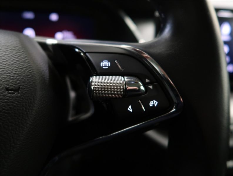 Škoda Octavia 2,0 TDI VÝHŘEV 1. MAJ ČR DPH - fotka 15 z 47