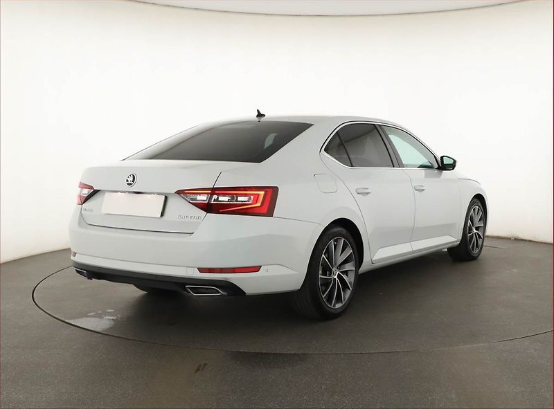 Škoda Superb (2017) 2.0 TDI, Automat, Kůže, Navi - fotka 5 z 20