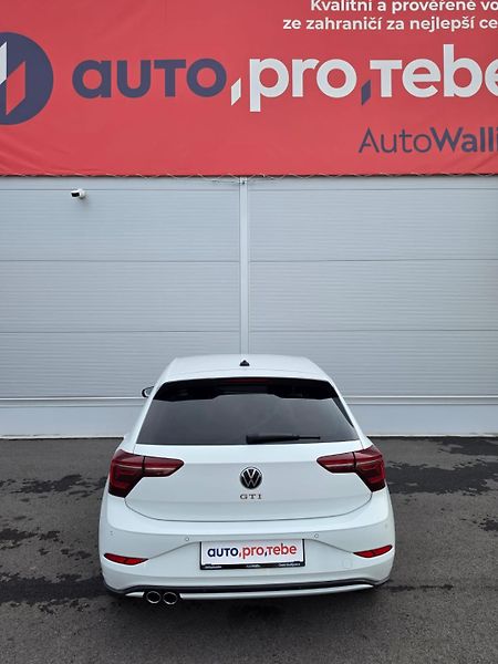 Volkswagen Polo GTI 2.0TSI DSG 152kW DPH 1.Maj - fotka 21 z 22