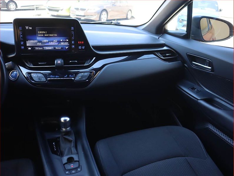 Toyota C-HR (2019) 1.8 Hybrid - fotka 8 z 22