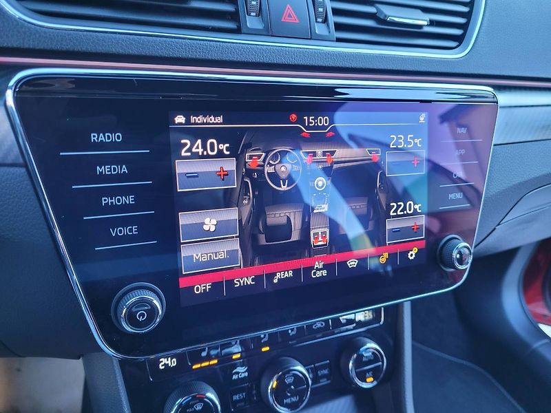 Škoda Superb 2.0 TDI DSG7 140kW Sportline 4 - fotka 40 z 62