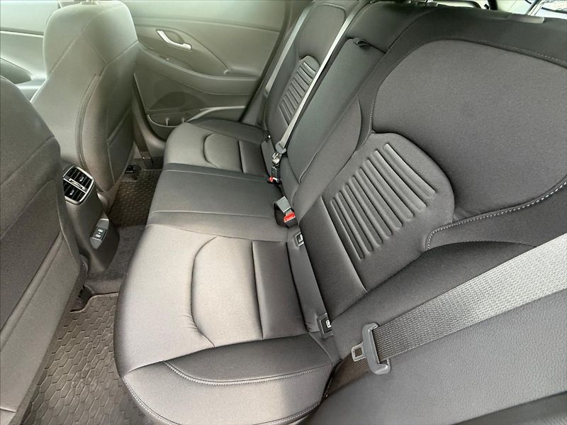 Hyundai i30 1,6 TGDI STYLE AT 1.MAJITEL - fotka 9 z 15