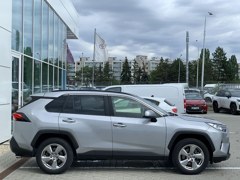 Toyota RAV4 COMFORT STYLE 2,0 129kW MAN6 - fotka 10 z 31