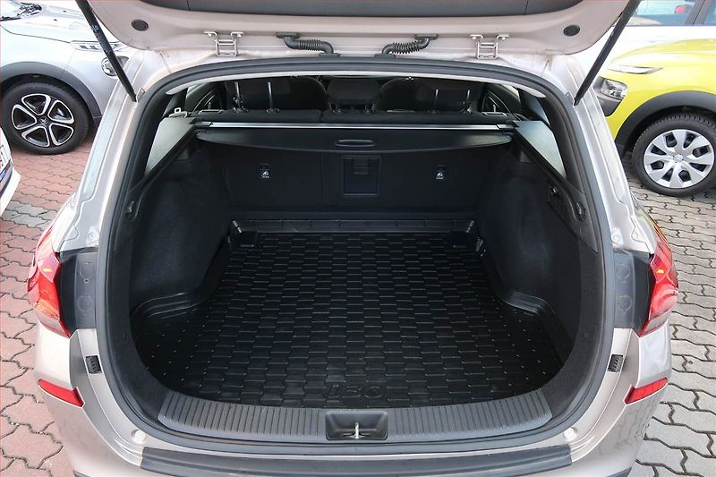 Hyundai i30 (2019) Style 1.4 T-GDI, Automat - fotka 14 z 19