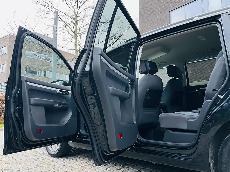 Volkswagen Touran 1.4TSI VÝHŘEV SERVISKA TAŽNÉ - fotka 21 z 43