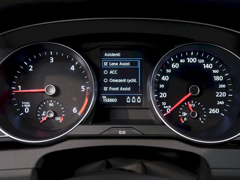 Volkswagen Passat (2023) BUSINESS PREMIUM 2.0TDI 110KW - fotka 17 z 36